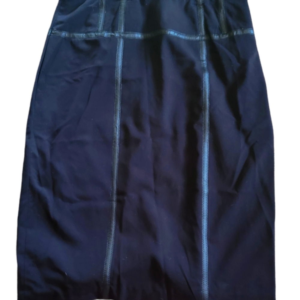 Worthington size 16 woman's black skirt with leather look line pencil skirt. ✏️